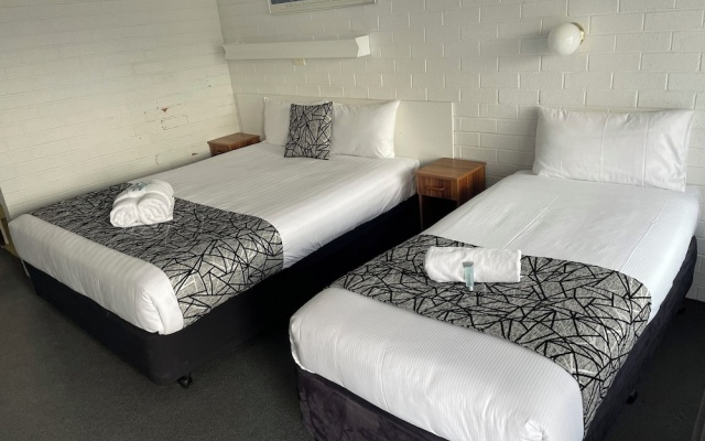 Coastal Bay Motel Coffs Harbour – Guest Rooms – Coffs Harbour