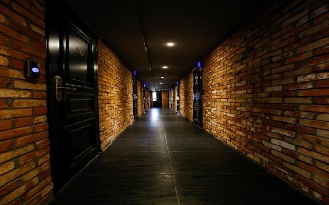 Hotel Story