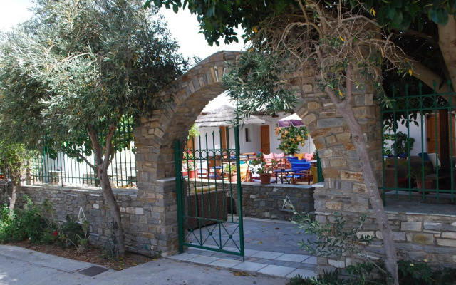 Siroco's Rooms And Studios