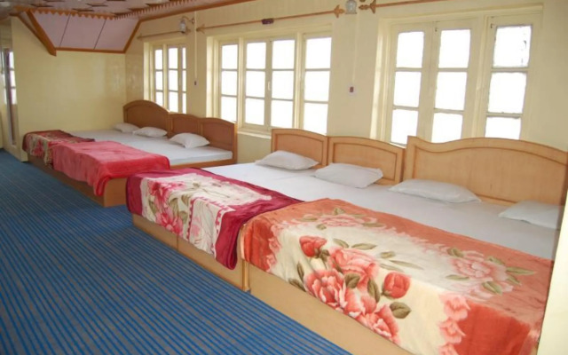 OYO 85927 Marias Hotel