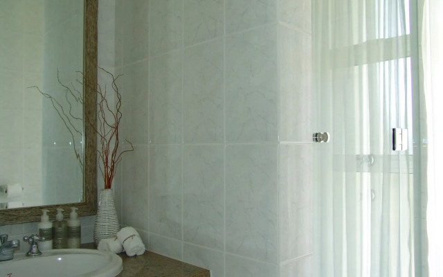 Diaz 15 House on the Bay