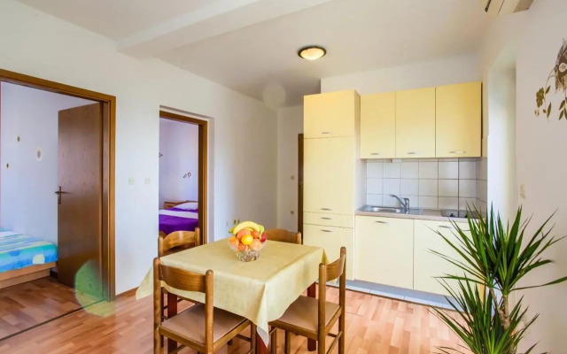 Apartments and rooms with parking space Kraljevica - 17589