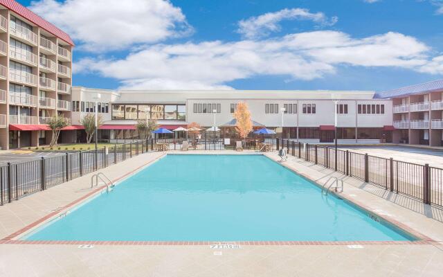 Ramada Plaza by Wyndham Fayetteville Fort Bragg Area