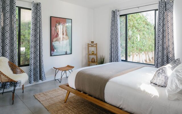 Hotel El Cid by AvantStay – Mid-Century Charm with Poolside Cabanas