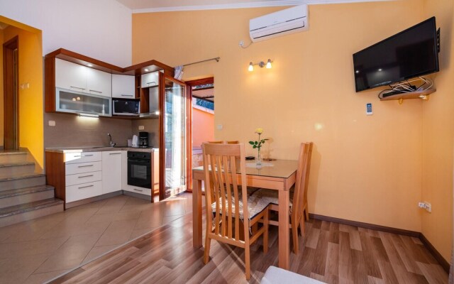 Nice Apartment in Modric With 1 Bedrooms and Wifi