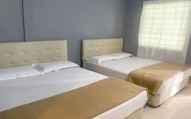 OYO 90910 Homestay D Lalang Inn