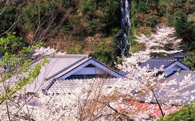 Motoyu Ryokan