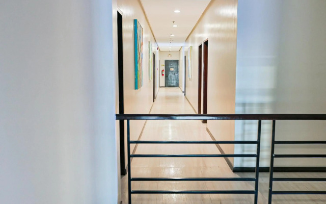 Holiday Suites Hotel & Resort