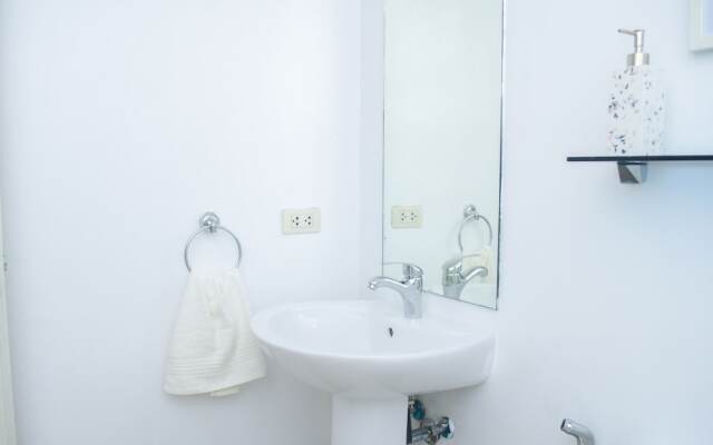 Stylish Apartment at BGC