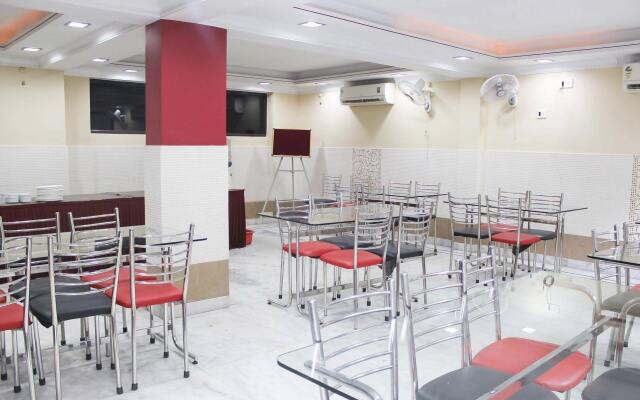 FabHotel Arya International Elgin Road