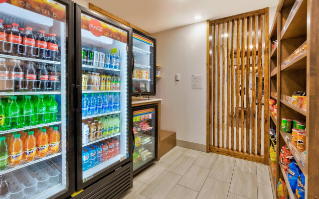 Holiday Inn Express & Suites Milan – Sandusky Area by IHG