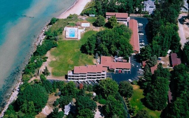 Lake Bluff Inn and Suites