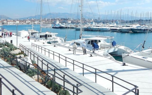 Comfortable Classy Apartment Close to Znjan Beach