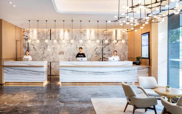 Shenzhen Huaqiangbei Sports Center Atour Hotel
