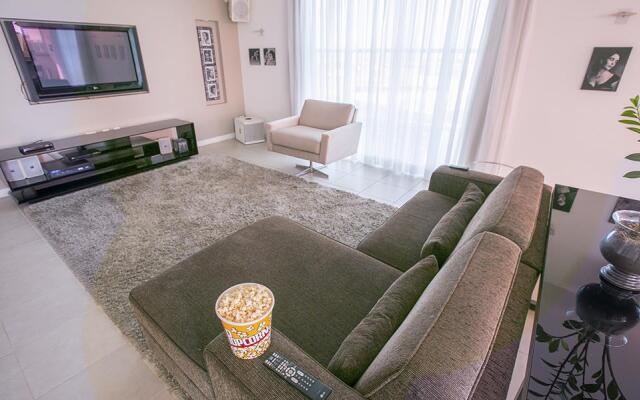 Biarritz Hplus Long Stay