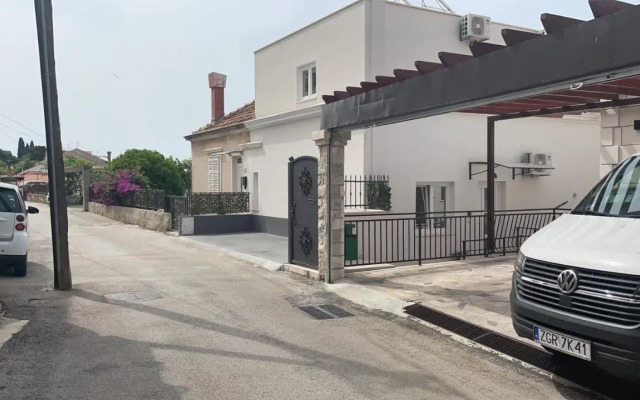 Residence top location apt. 1 Marghareta with sea view