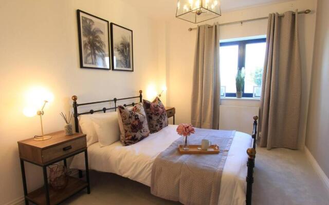 Cabot Mews Apartment 6