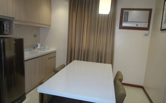 Golden Prince Hotel and Suites