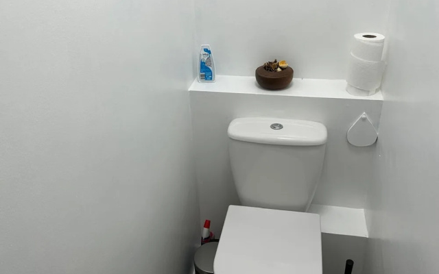 Stylish 1BR Apt w/ Fireplace & High-speed Wifi