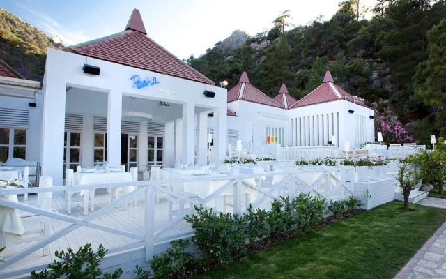 Hillside Beach Club