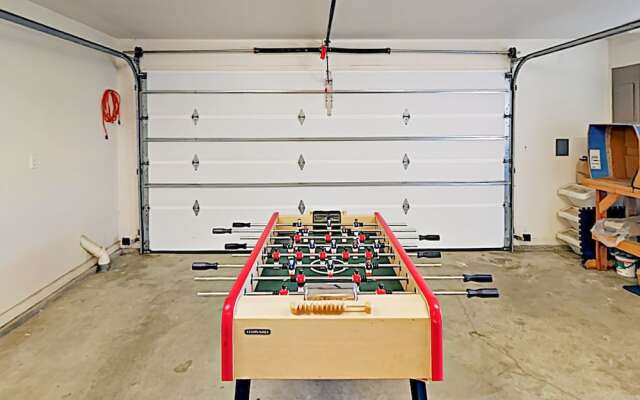 5870 Cloverdale - 4 Br Home