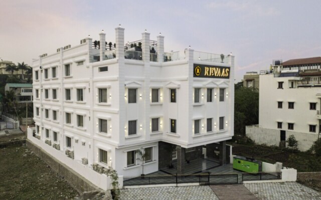 Revaas Hotel