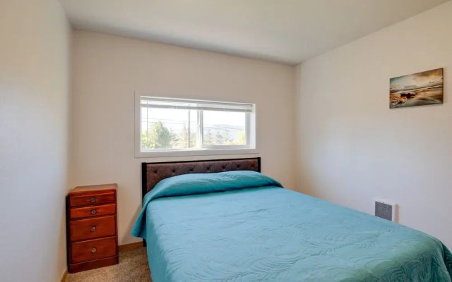 Bay City Vacation Rental Escape ~ 5 Mi to Marina!