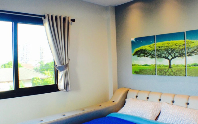 4 Bedroom House at Skytrain