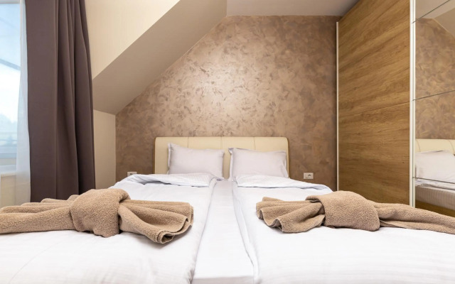 Sunny 1BD Apartment in OLD TOWN