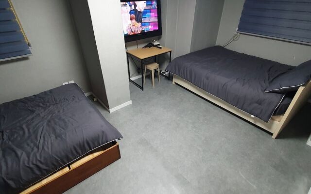 Seven Hostel