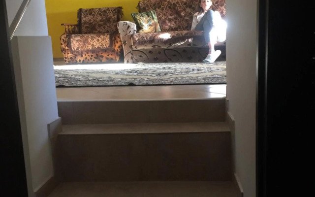 Хостел Мансардная комната с невысоким потолком до 170 см