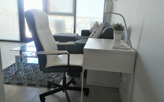 Luxury skyline condo in downtown FREE 24/7 parking