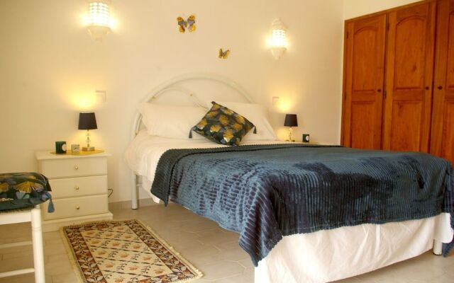Lovely 2 Bedroom end Townhouse in Carvoeiro