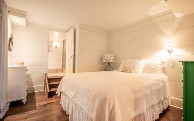 Red Pines a Lake of Bays Gem on a Very Private West Exposure 210' ft Point