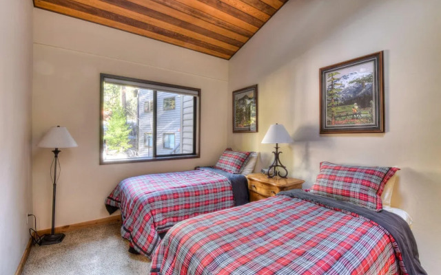 Brockway Springs Lodge Steps to Lake Access!