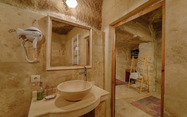 Avlu Cave House