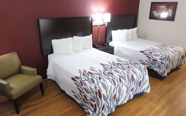 HomeTowne Studios by Red Roof Bordentown - McGuire AFB