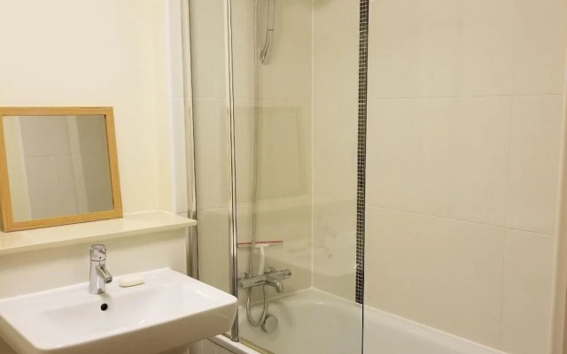 47 Chelsea House - Q-zotica City Centre Apartments: Parking, City view & Smart gadgets