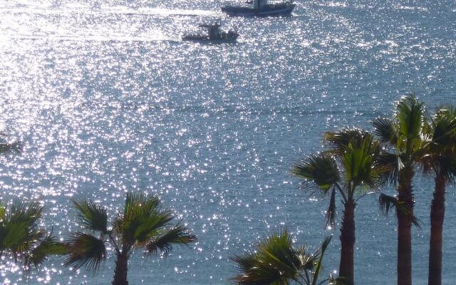 Beautiful Duquesa Harbour apt 2001