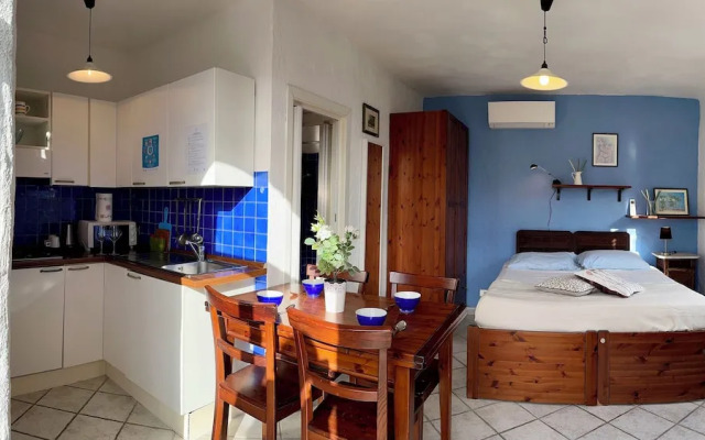 Panoramic Rural House With Garden