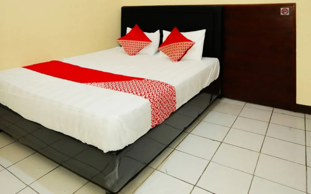 OYO 93136 Hotel Santo Djaya 2