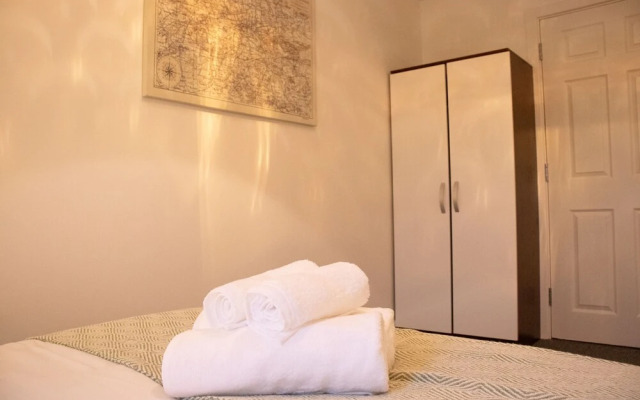Livestay - 2 Bed 2 Bath Minutes From Heathrow