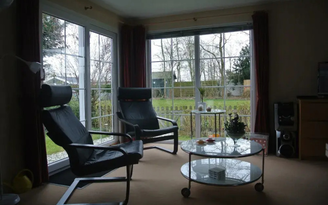 Charming Chalet in Goedereede With Open Area