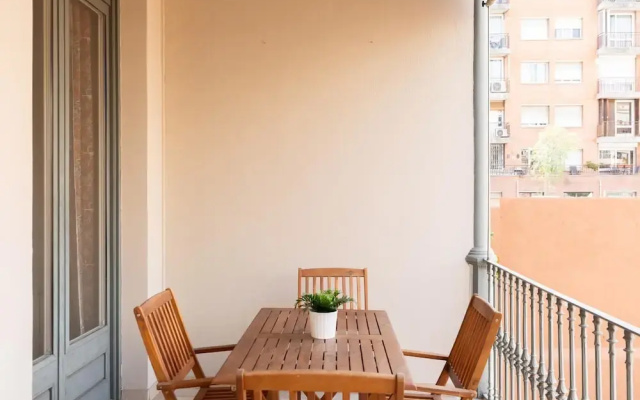 Designer s Three Bedroom Apartment With Terrace