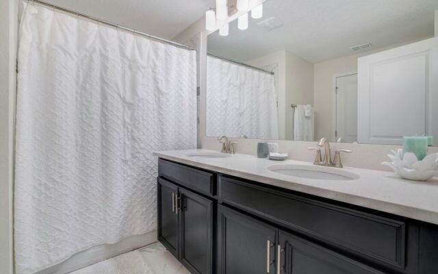 1566plunker 4 Bedroom Townhouse by RedAwning