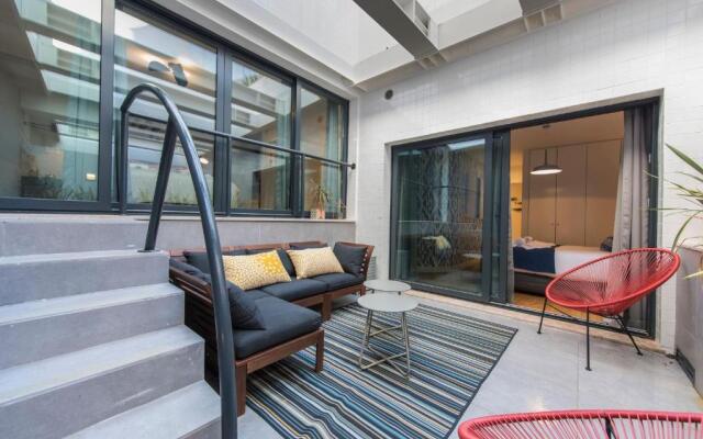 Lovelystay - Modern And Colourful Flat in the Heart of Graça