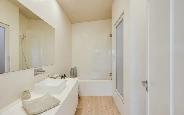 Light Villa by Cadenzalux