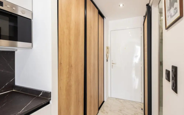 Large Studio Apartment With Terrace and sea View