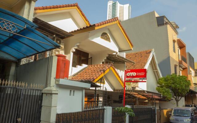 OYO 366 Thamadhiro Residence