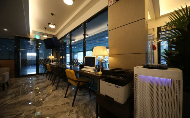 Hotel J's